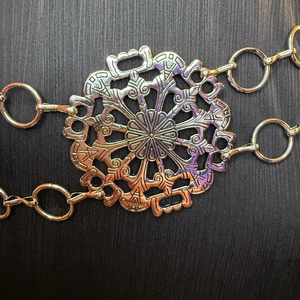 Windsor Silver Snowflake Medallion Chain Belt Western Statement Waist Belt NWT - Picture 5 of 7